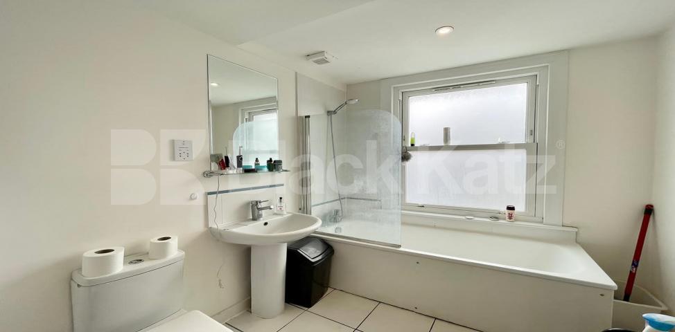 			LET , 2 Bedroom, 1 bath, 1 reception Apartment			 Browning Street, Elephant and Castle